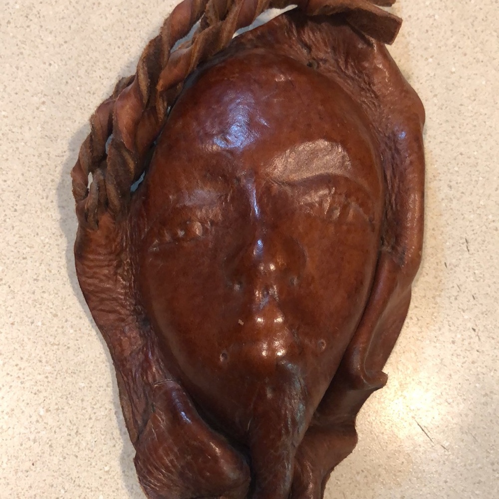 VINTAGE HAND MOLDED LEATHER WOMAN AND CHILD FACES - Picture 5 of 9